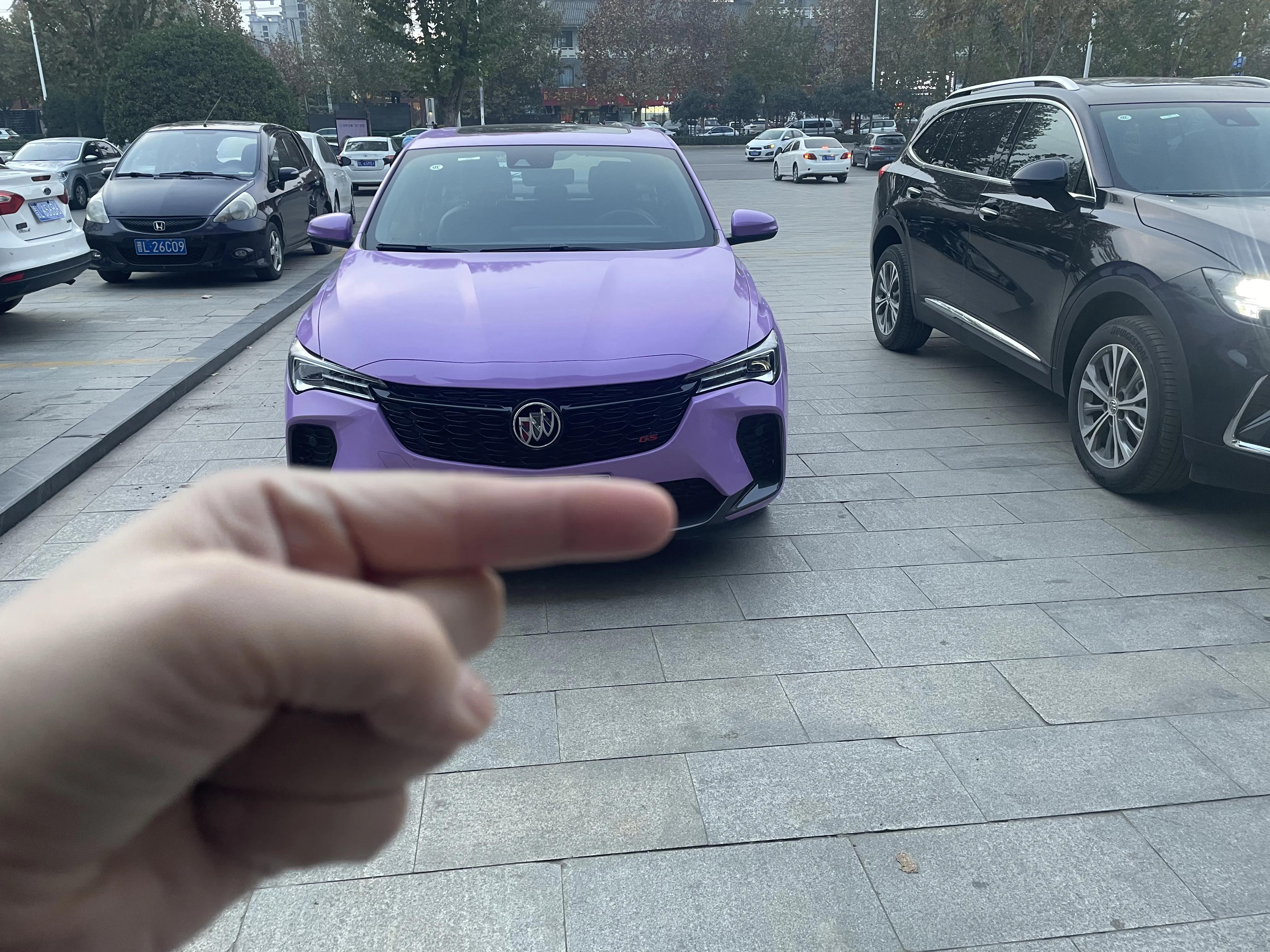 带朋友坐我的车兜风,带我朋友去旅游图片