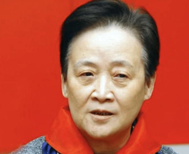 英如镝妈妈梁欢和宋丹丹,梁欢的老公是谁