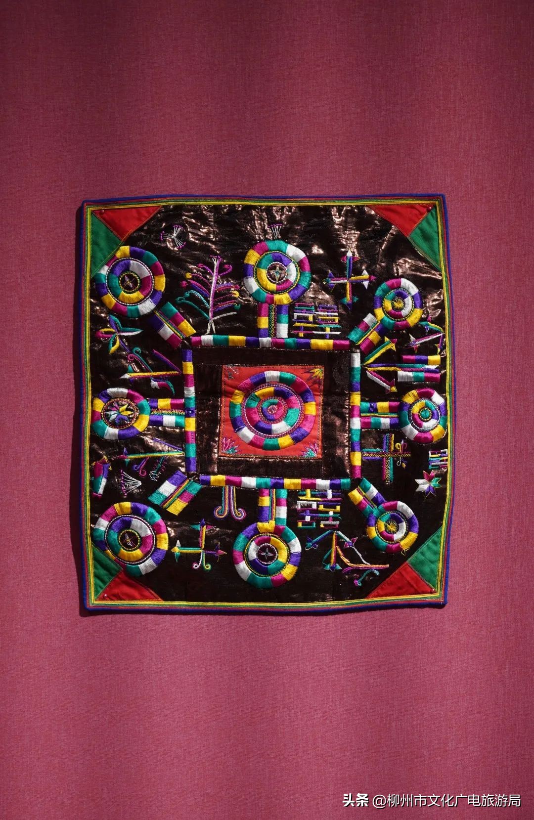 多彩童年的衣服真好看,儿童少数民族服饰