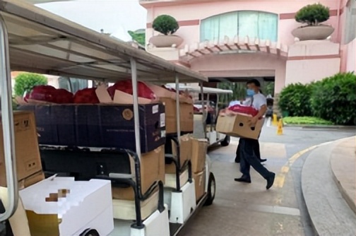 金晨被沈腾调侃,金晨穿衣吓坏沈腾