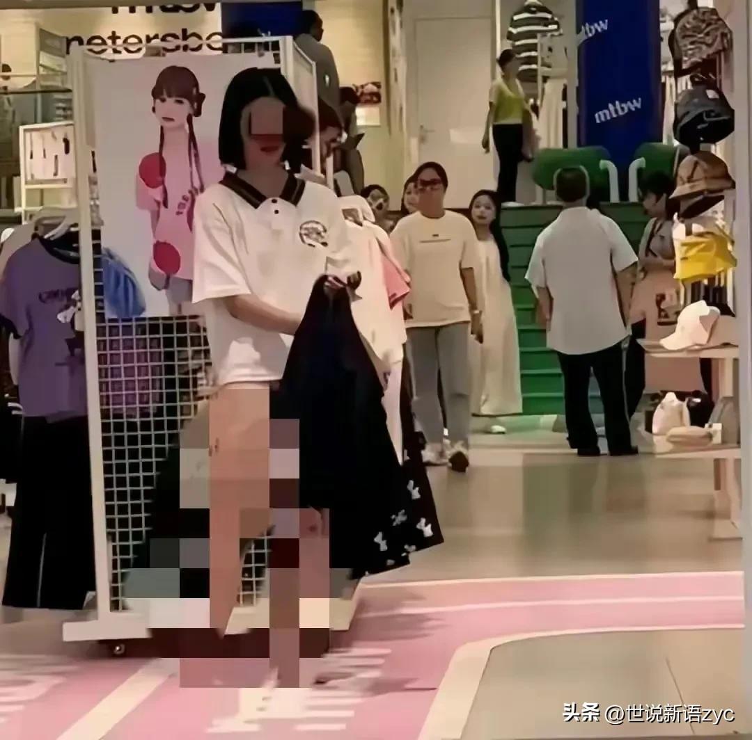 长沙五一广场女子报复男友视频,长沙五一广场女子报复男友