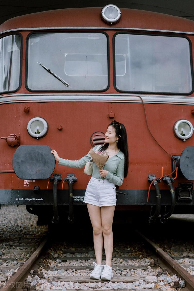 引人共鸣的情感文案扎心语录5句,抖音最火情感文案高情商文案