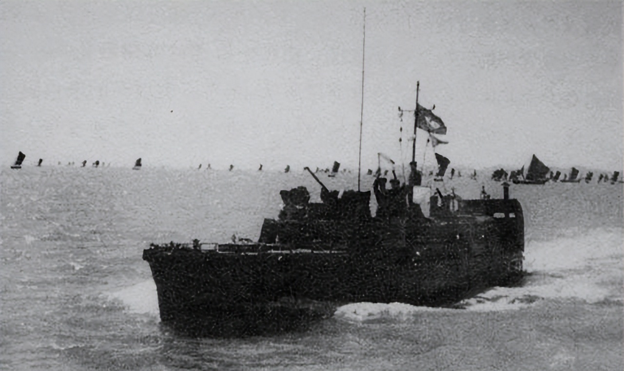 副艇长和小卖店老板娘偷情被举报，竟意外揭开特务惊天阴谋