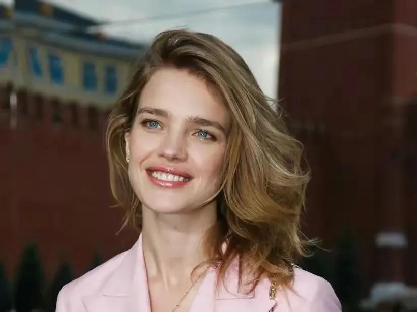 玛丽苏照进现实LV太子妃水果娜通过DNA找到失散多年的亲妹