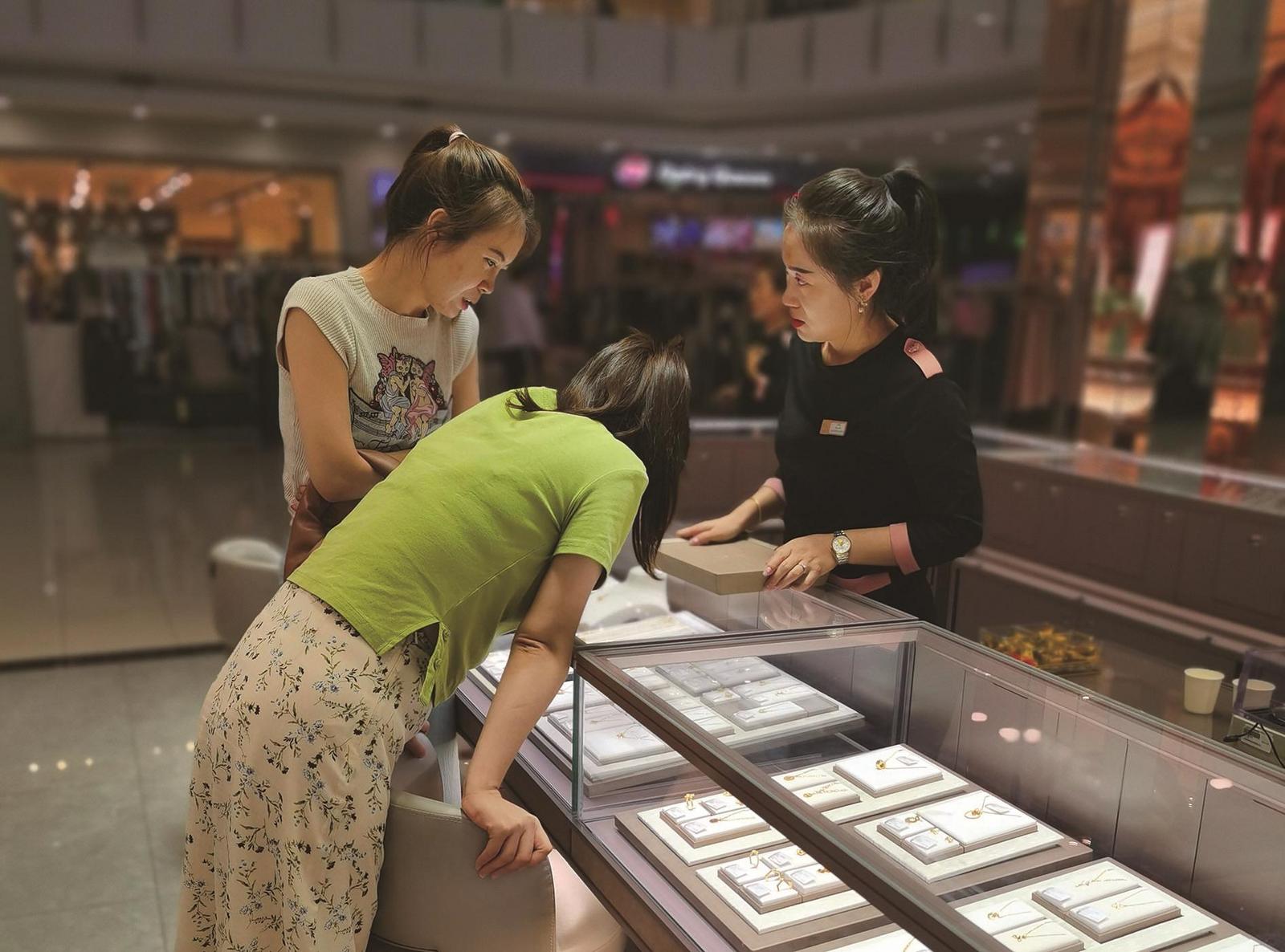 攒钱不如攒珠宝,攒金豆成为年轻人的攒钱方式