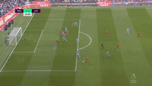 战术复盘曼城VS利物浦：最顶级对决！瓜帅又玩花活渣叔稳出大招