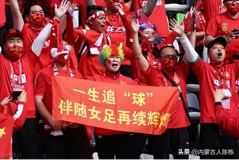 哪个足球比赛好玩一点,足球还可以怎么玩