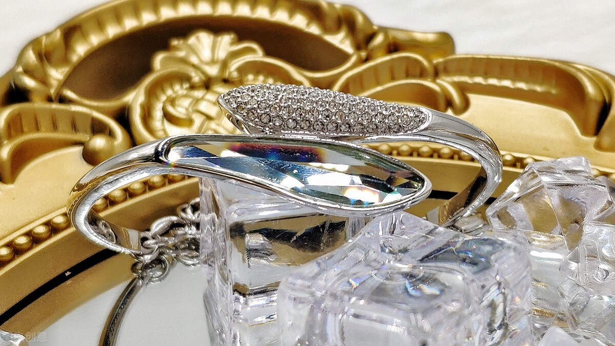 如何区分镀金和纯金的区别,镀金黄铜和金子怎么鉴定