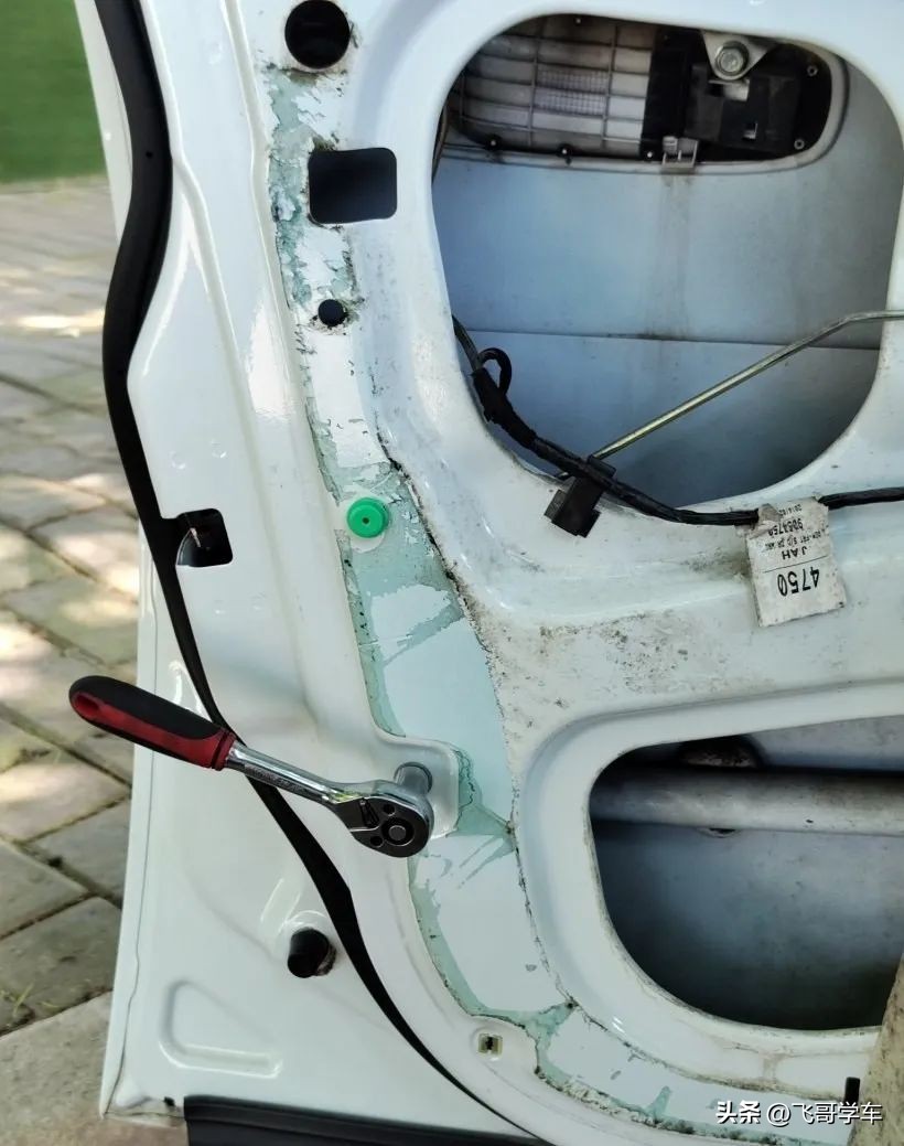 别克凯越车门锁异响和跳动,凯越锁车或者开锁反复跳动