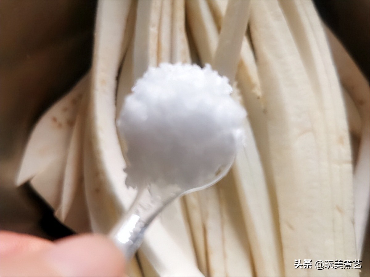 茄子这样做出来口感味道都很棒 (下饭软糯茄子)