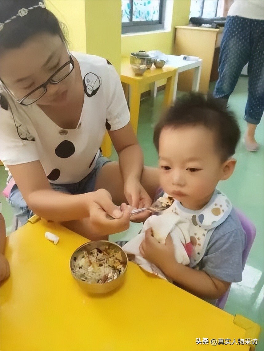 得知儿子自闭症抑郁了,自闭症的孩子家长得抑郁症