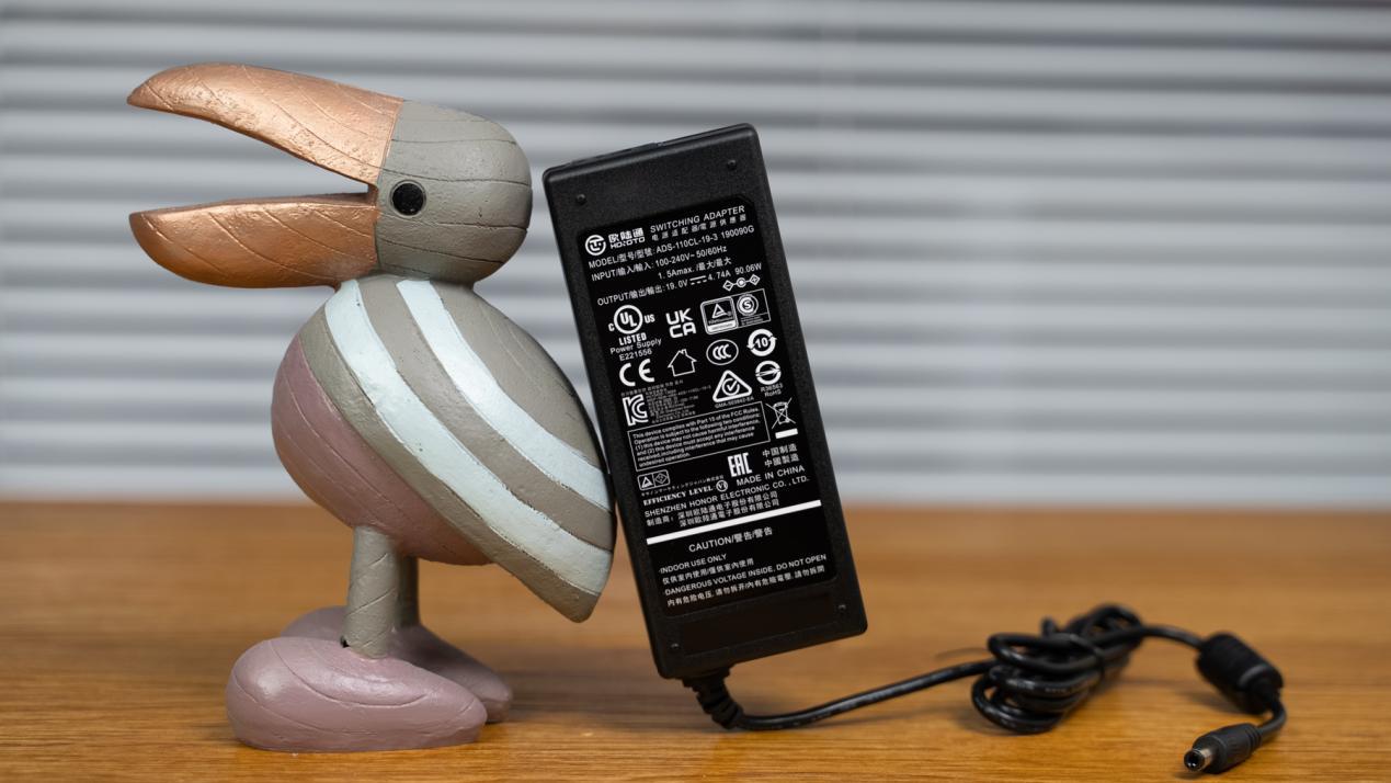 蚂蚁电竞4k144hz显示器评测,蚂蚁电竞m27qk对比爱攻240显示器