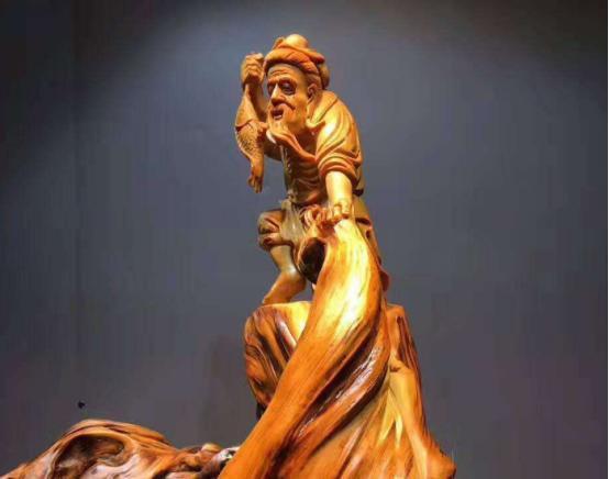 广西男子雕楠木,15米长东方雄狮根雕300万元拒卖