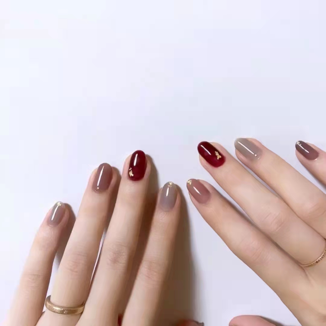 超级好看的三款美甲教程来啦,五彩美甲如何涂出高级感