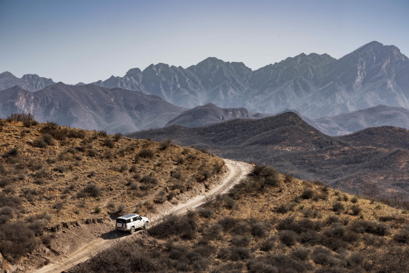 路虎卫士重装vs轻装,全新路虎卫士长途穿越版