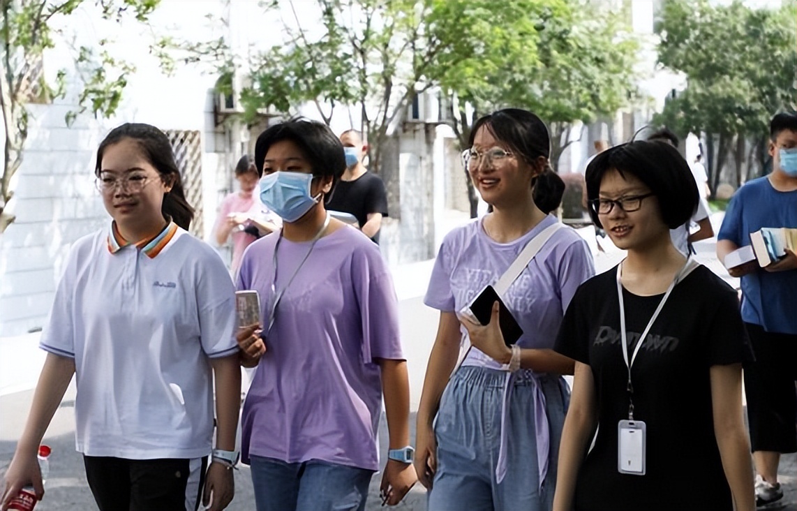 中考2022年300分能上普通高中吗,中考612分无缘高中