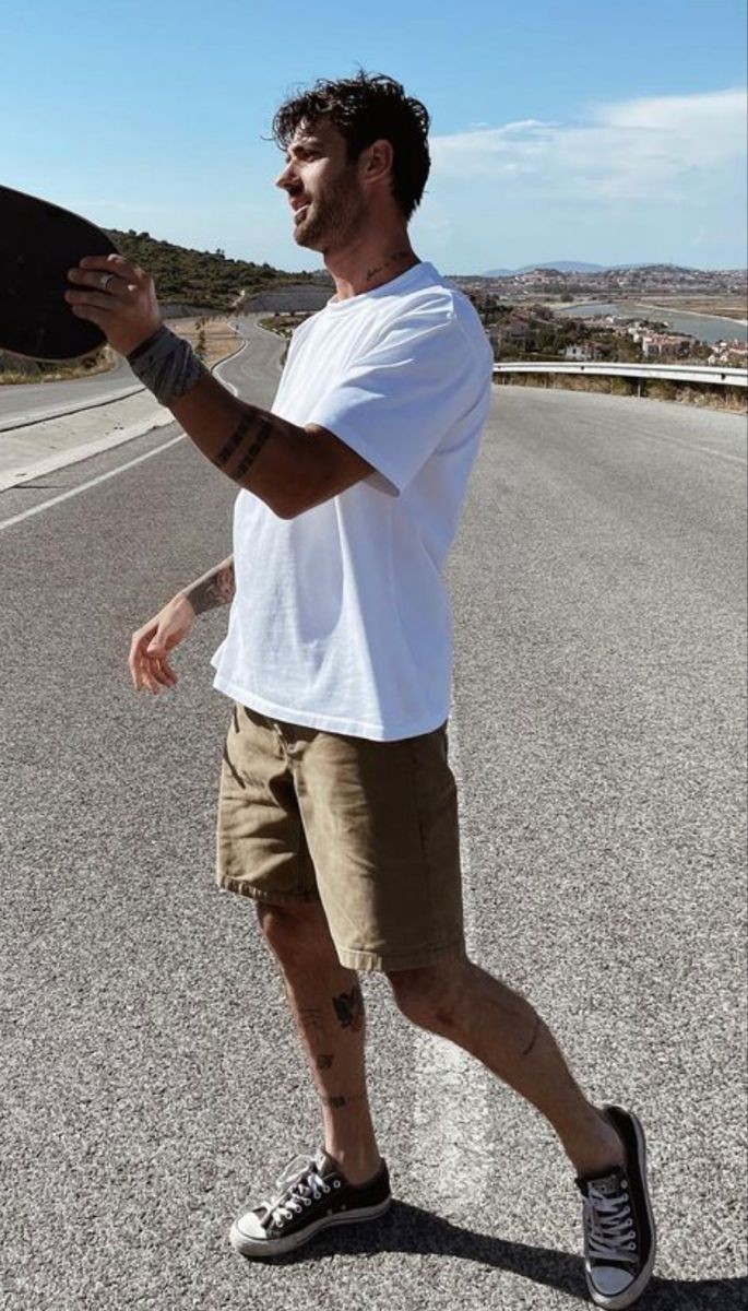 短袖白t叠穿搭配,白t内搭黑色短袖怎么穿