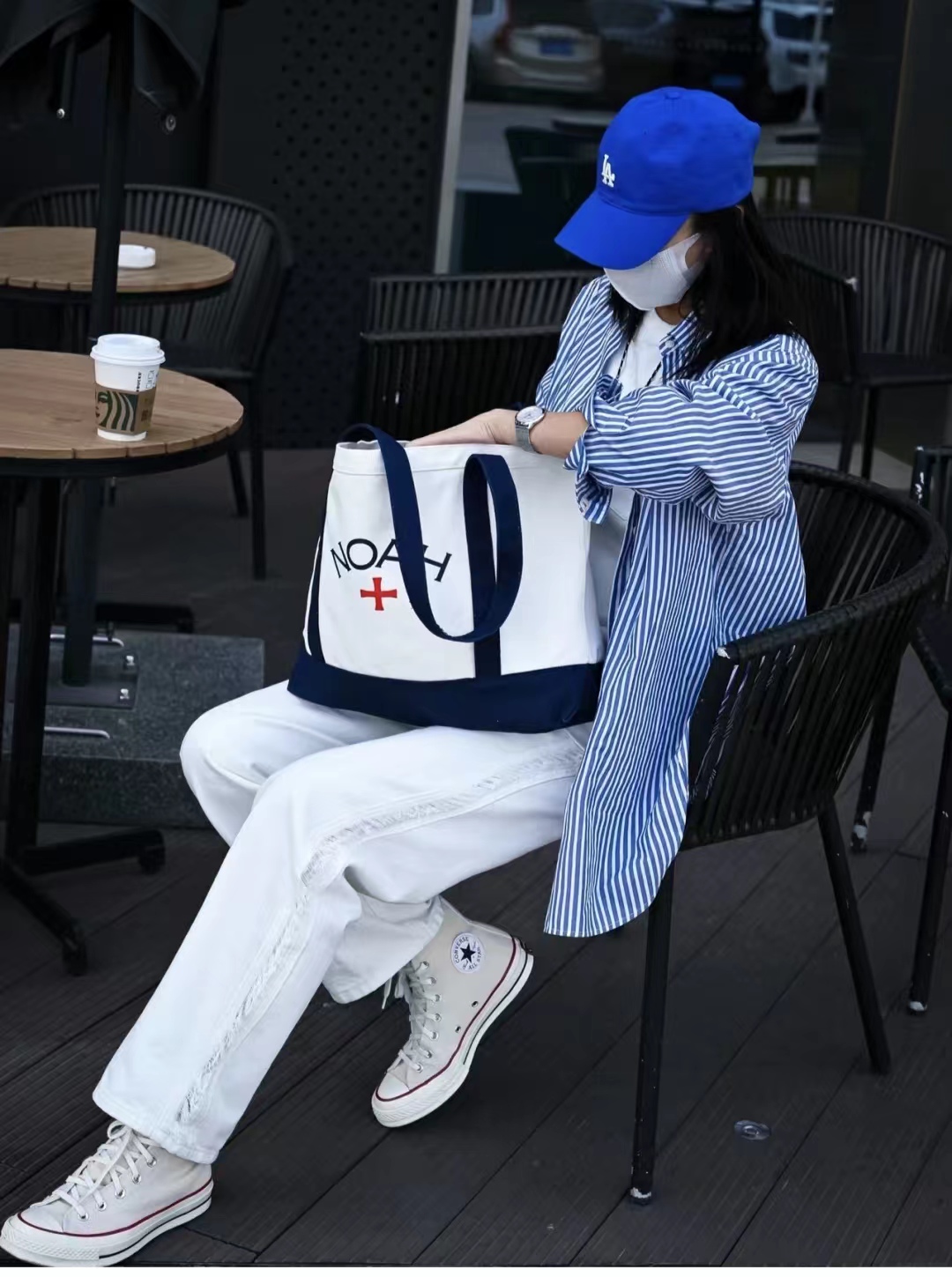 红色条纹衬衫配什么裤子,燕麦裤子搭配蓝白条纹衬衫好看吗