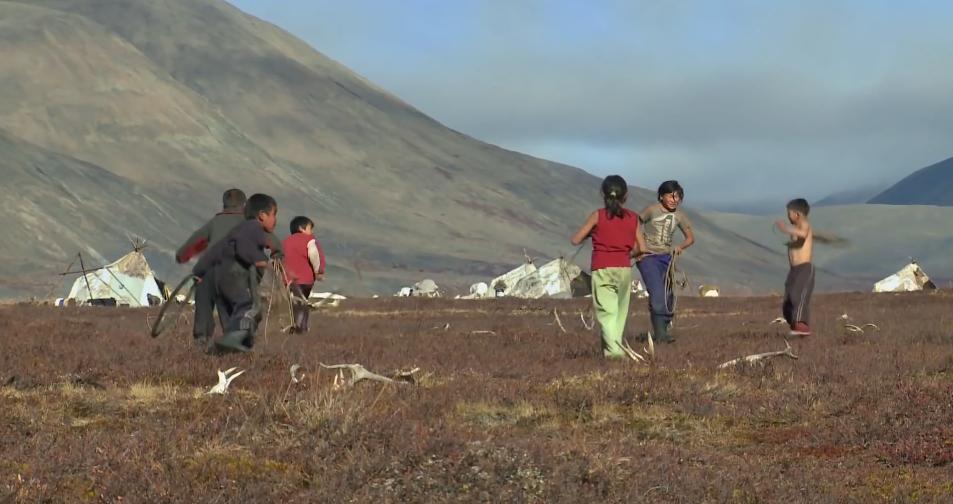 俄罗斯牧民有多少钱,俄罗斯鄂温克人饲养驯鹿