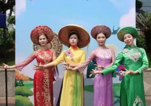 五十六个民族之柯尔克孜族服饰,五十六个民族服饰合集