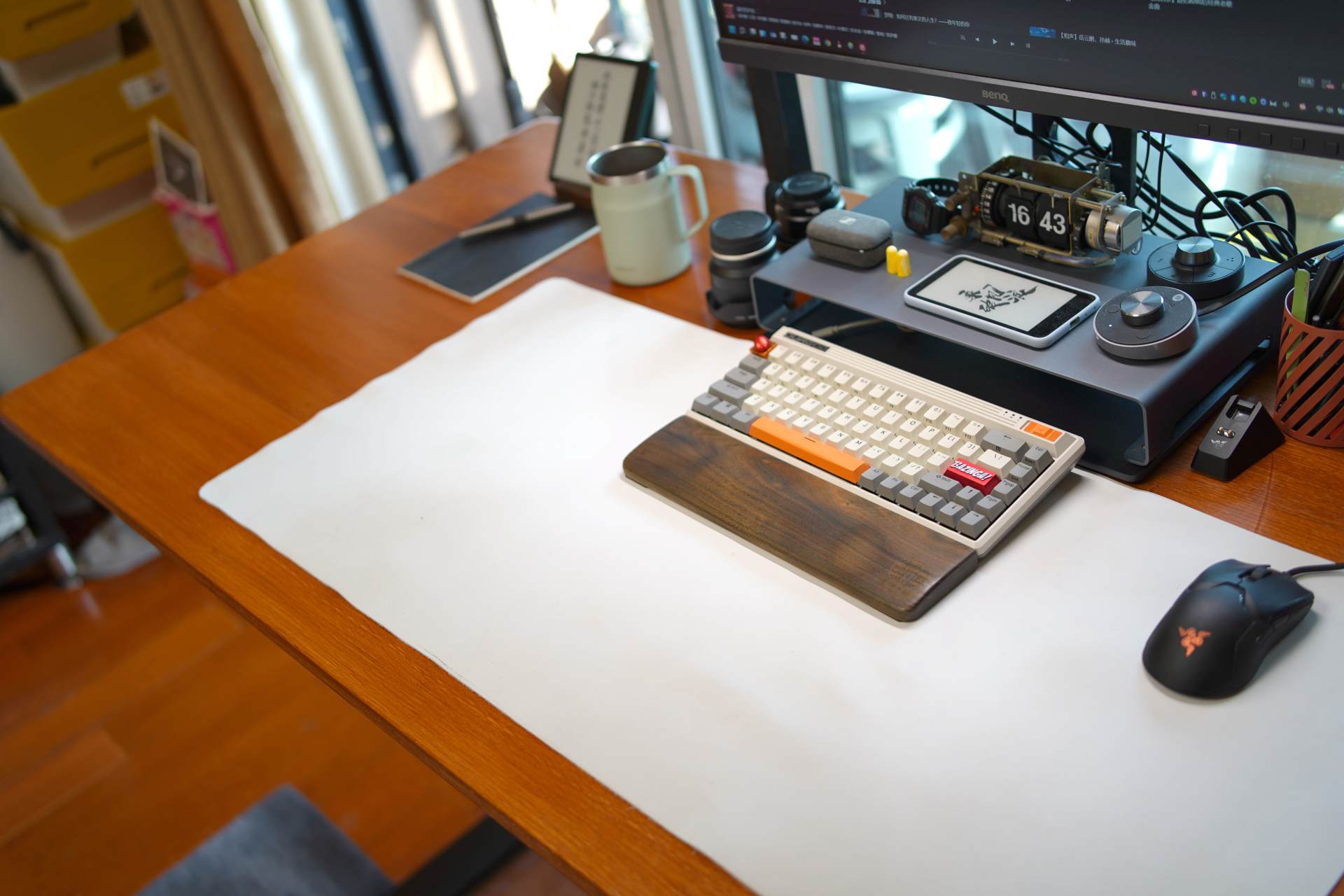 男人谁不喜欢一张大大的书桌,智芯1.8M实木升降桌那是真的爱