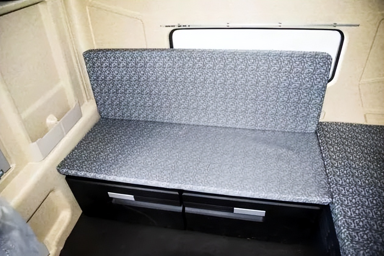 国产平头卡车改生活舱,平头卡车加长版生活舱