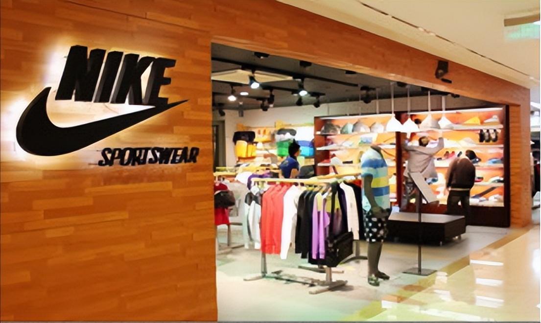 暴跌8000亿！爆火40年库存堆压如山，耐克被国人联名*制抵**？