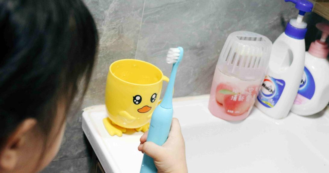 usmile电动牙刷和小米电动牙刷,usmile电动牙刷和飞利浦电动牙刷