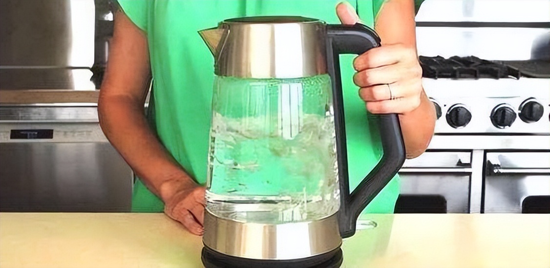 喝电热水壶烧的水有什么危害,常喝电热水壶烧的水有哪些危害