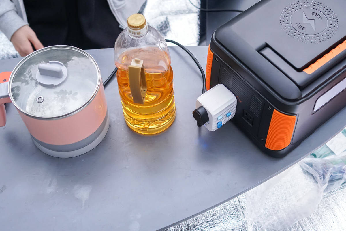 金威澎全兼容快充10000mah,支持80w无线充电