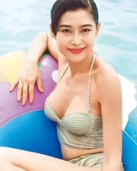 TVB与亚视的争斗，成就港剧的高光时代，亚视关门TVB未来会怎样？