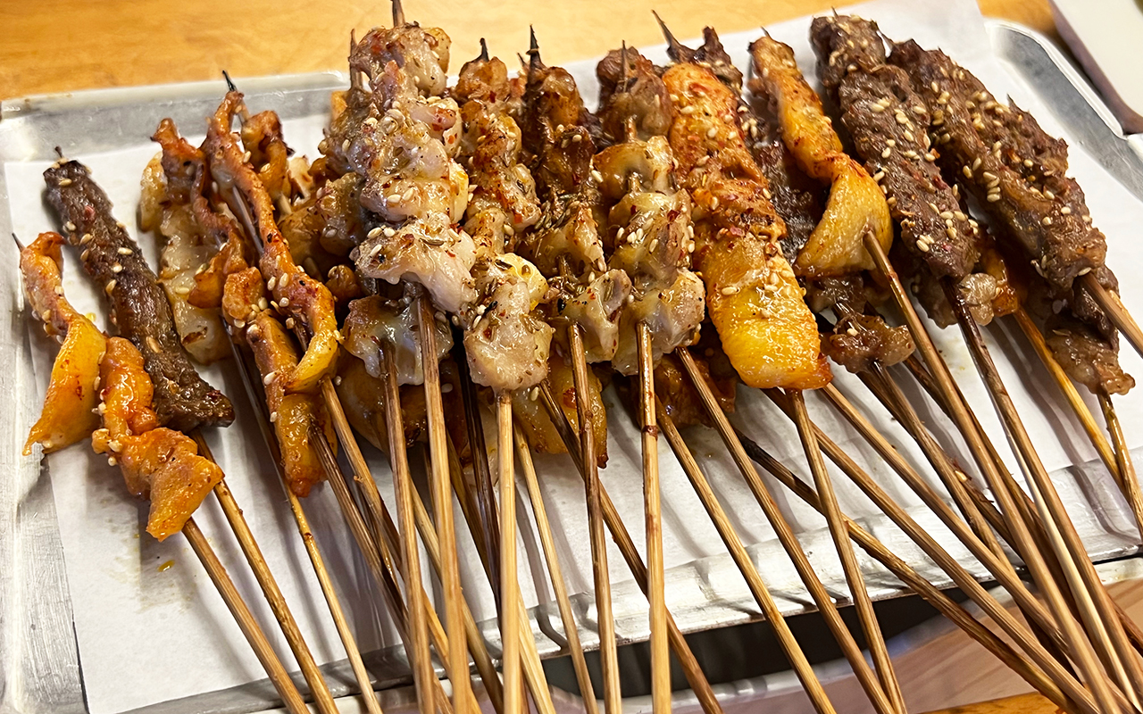 江西男子晒晚餐瞬间走红,男生深夜吃夜宵发朋友圈