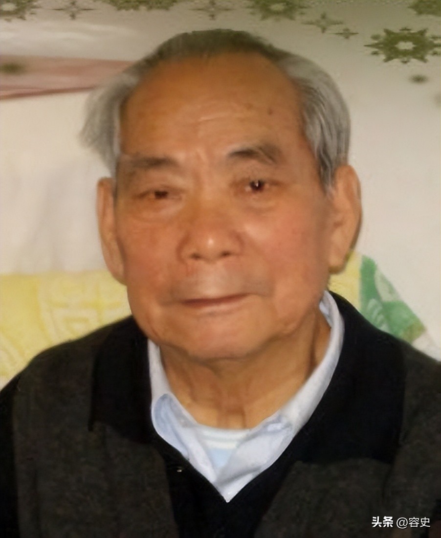 1961年周总理险遭车祸,查明真相后警卫秘书大骂:真是混蛋透顶