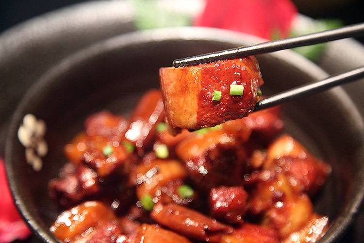 为什么牛肉可以生吃猪肉不可以,牛肉可以生吃为什么猪肉不行