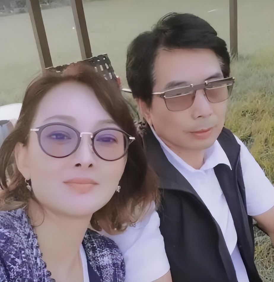 她曾是国民媳妇如今靠女儿走红,她曾4次登上春晚却丢尽了脸