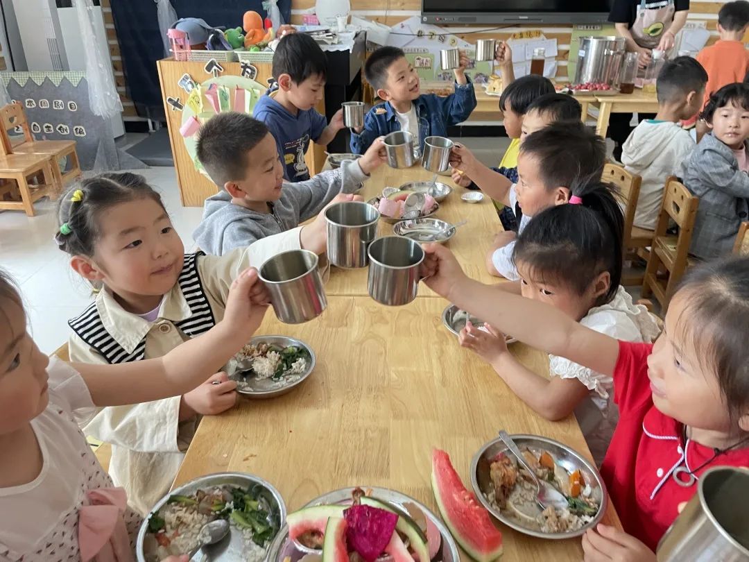 倾听儿童相伴成长六一节视频,六一儿童游玩活动