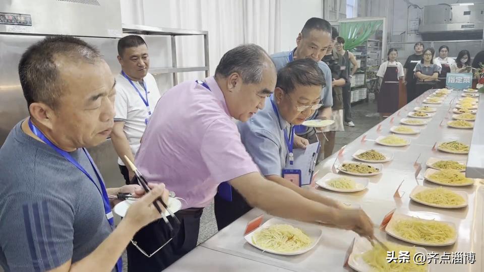 校园美食文化节学生厨艺大比拼