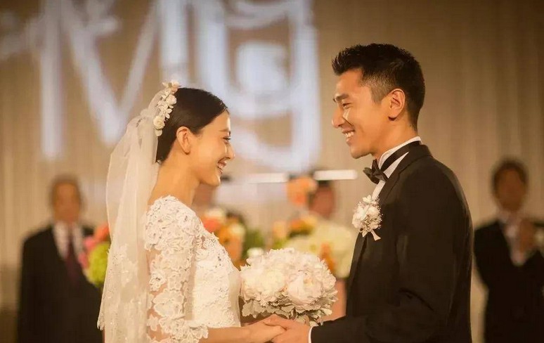 低调恩爱的明星夫妻,10对恩爱的明星夫妻视频