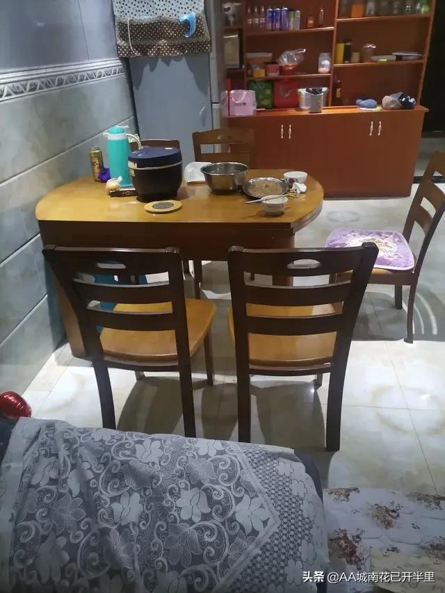 老公先斩后奏花2000多买了这丑不拉几的桌子，我真的好想扔了……