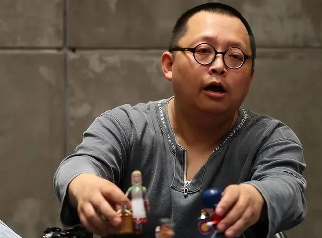 2天6个瓜：离婚、被骗1亿、女歌手演出脱上衣、男星骚扰多名女孩