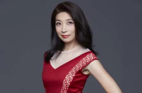 女强男弱，是最烂的分手理由，黄嘉千的婚姻能撑16年，确实不容易