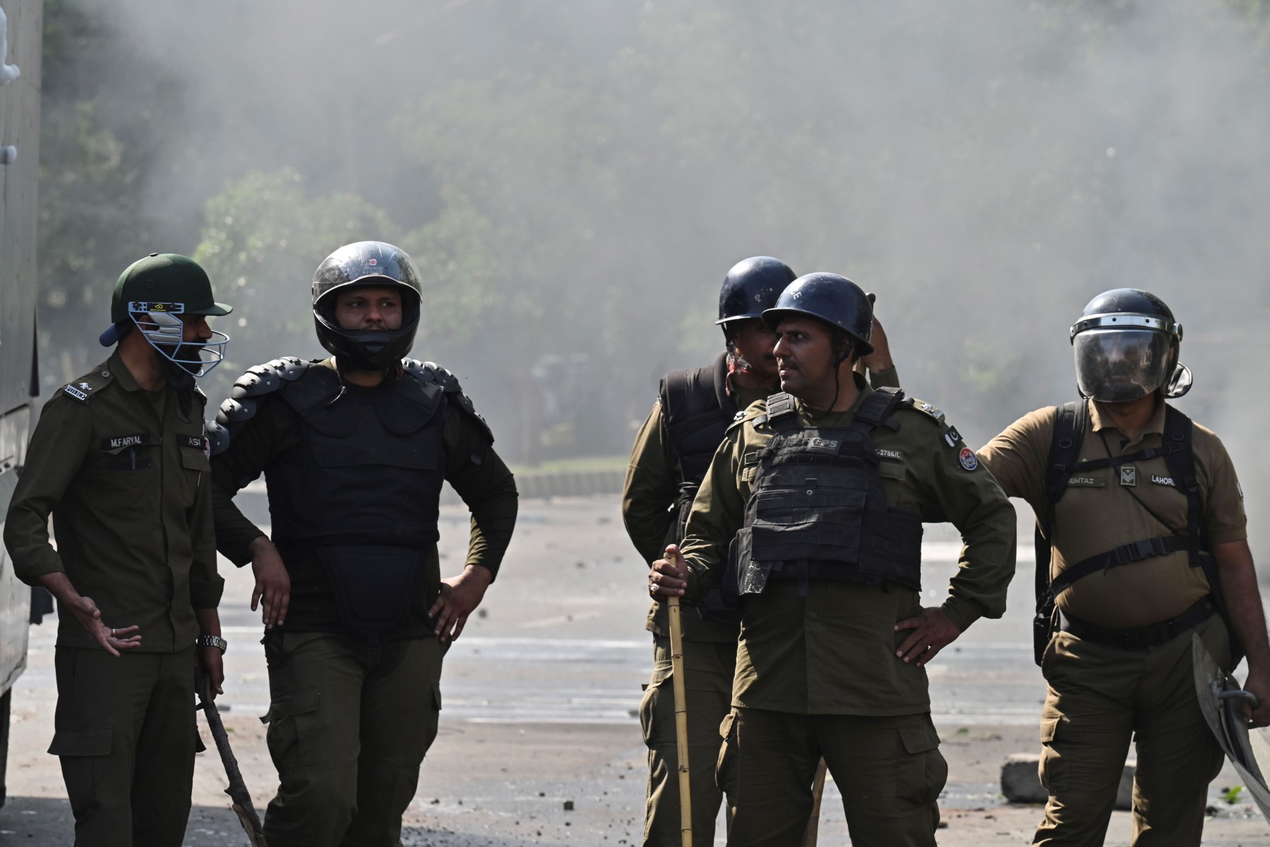 巴基斯坦突发*乱暴**！前总理被捕支持者武装*动暴**，军警开始全面*压镇**