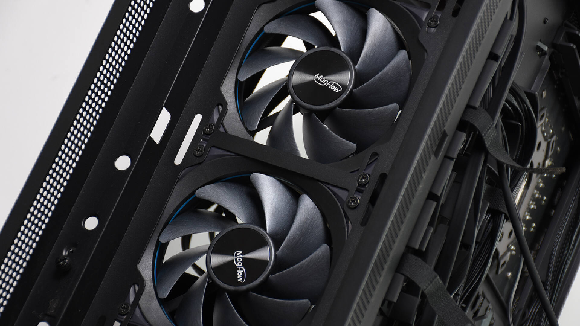 海韵MagFlow1225PWM风扇：磁吸拼接，安装走线更方便