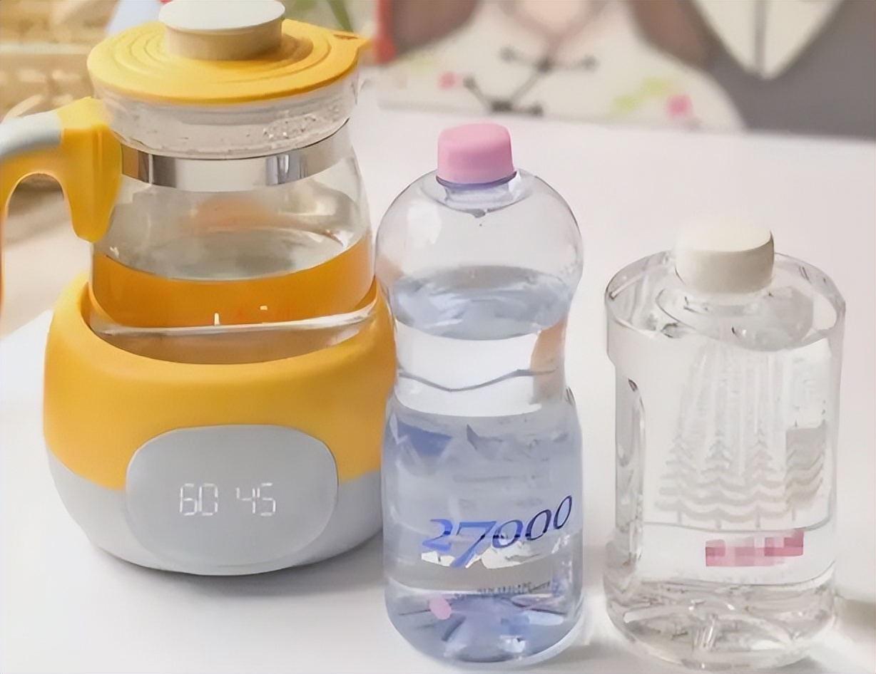 为什么不能用凉白开冲奶粉,为什么不能给宝宝用开水冲泡奶粉