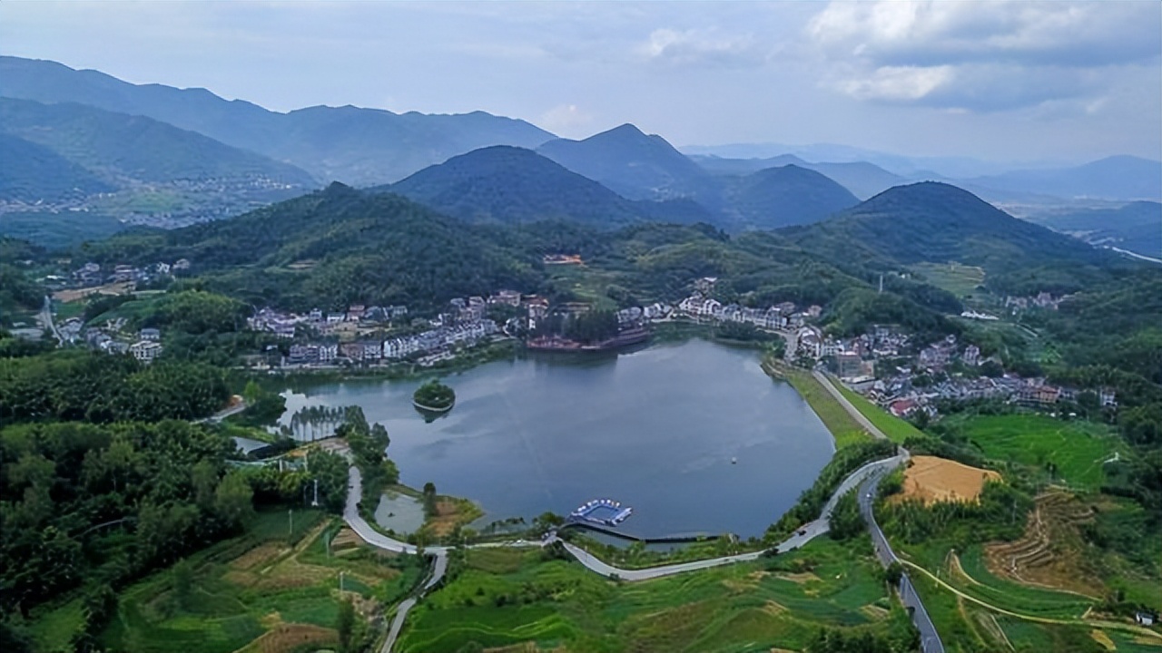 从“当代镖局”“黑快递”，到快递帝国，三通一达都做对了什么？