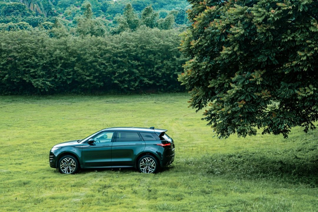 试驾全新路虎揽胜极光奢华版,细说路虎揽胜极光