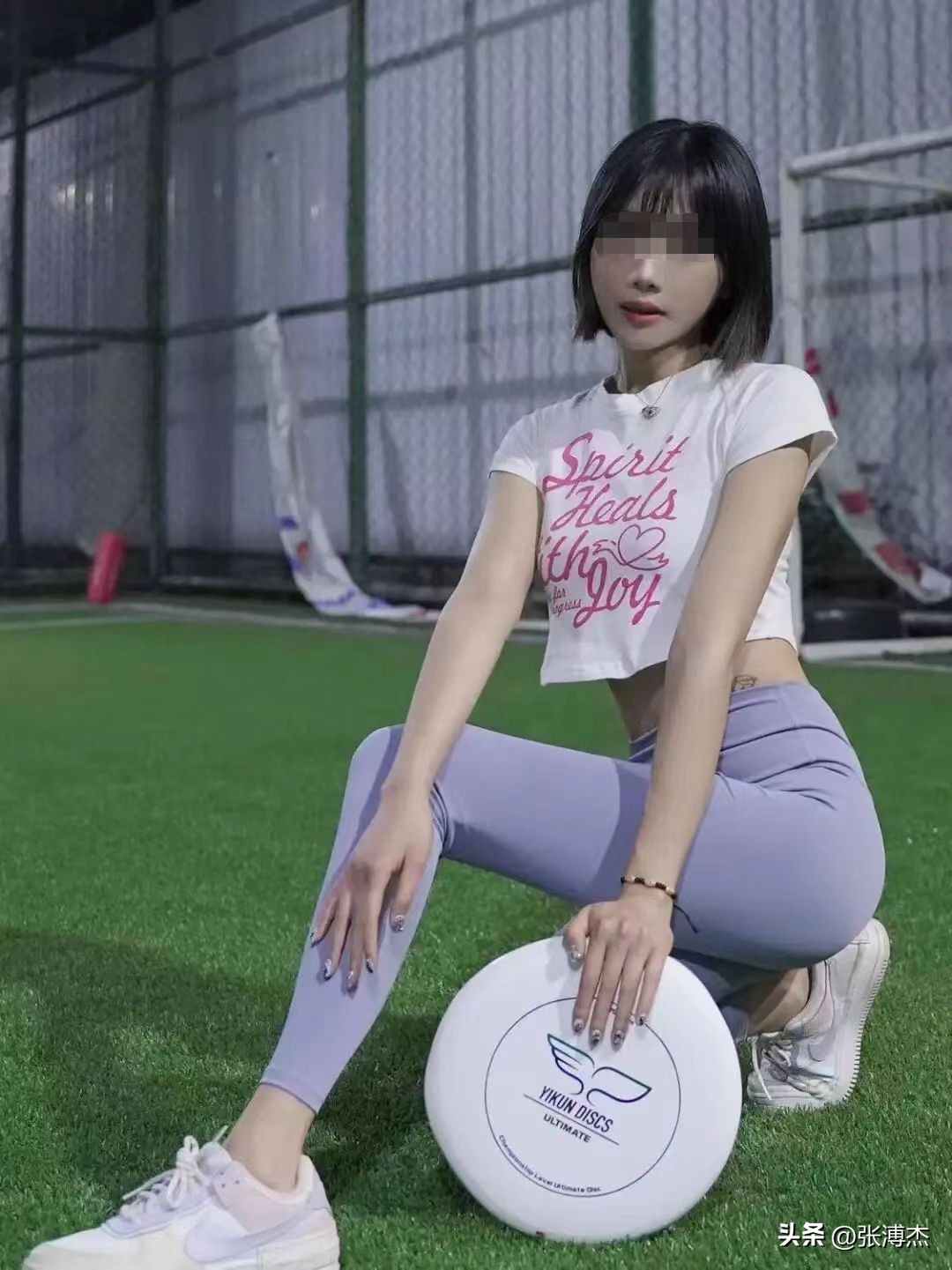 瑜伽裤蜜桃臀，各种搔首弄姿，曾火遍一时的飞盘媛，为何不见了