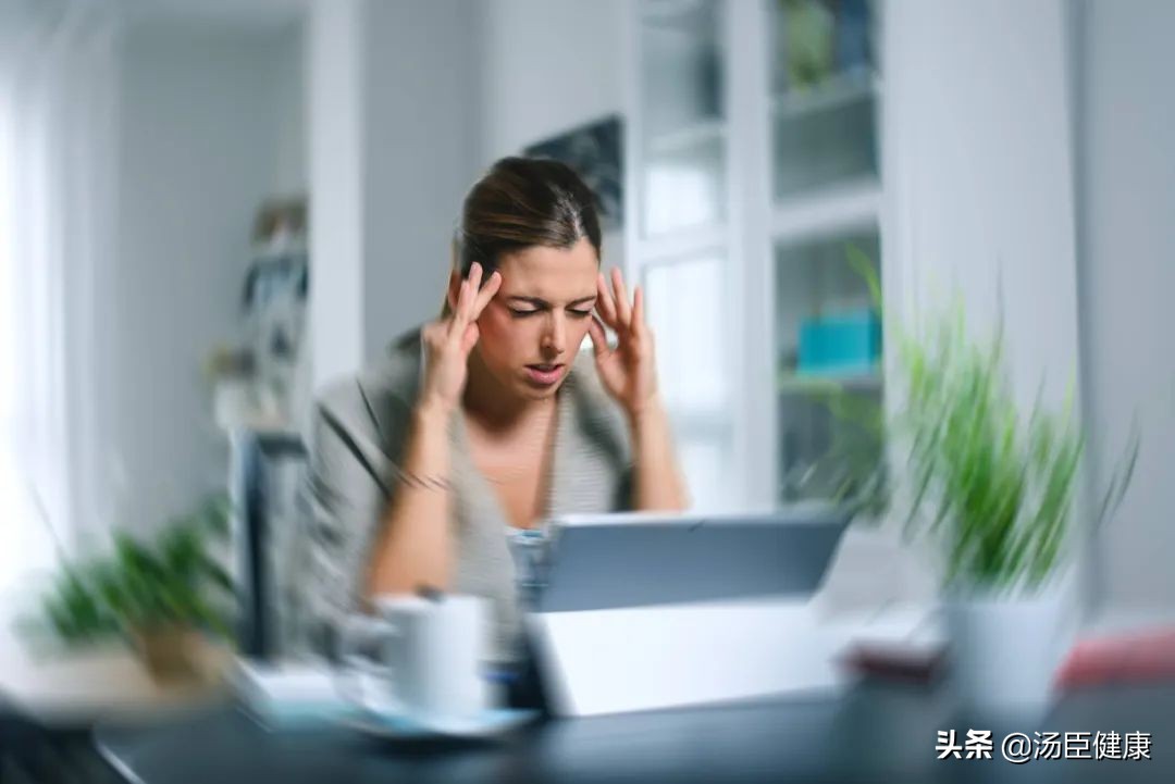 一觉醒来右手瘫了是怎么回事,一觉醒来右手瘫痪