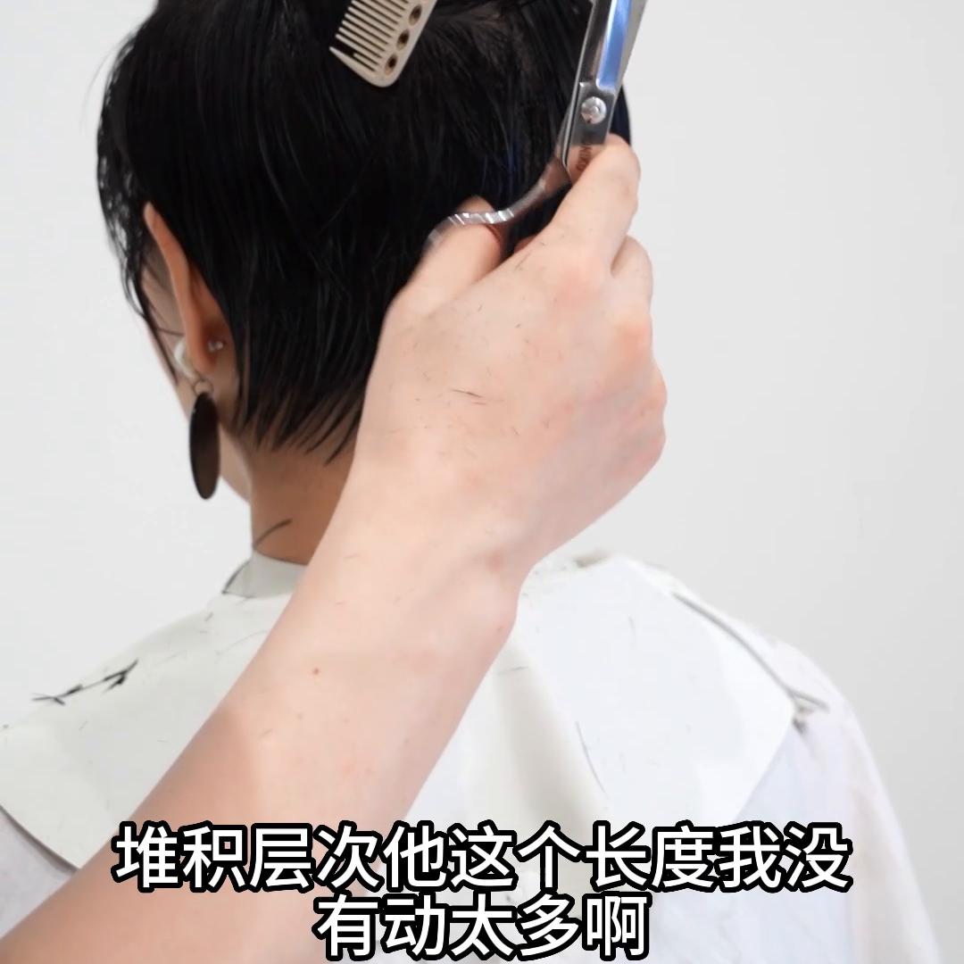 一款质感短发一定少不了高级色彩,越剪短越精致的短发