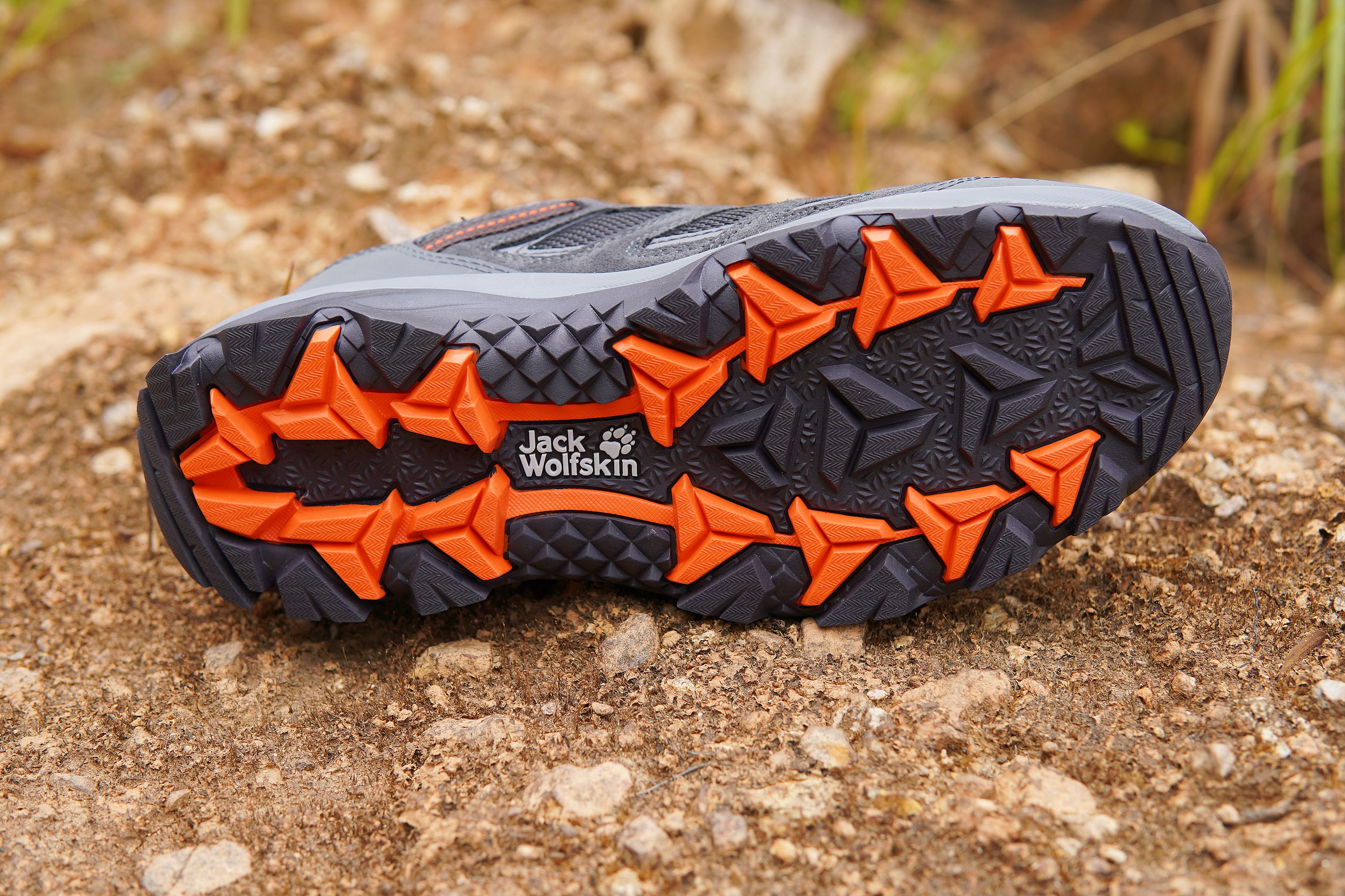 防水防油抓地力强的鞋,防水抓地性强而且轻的鞋